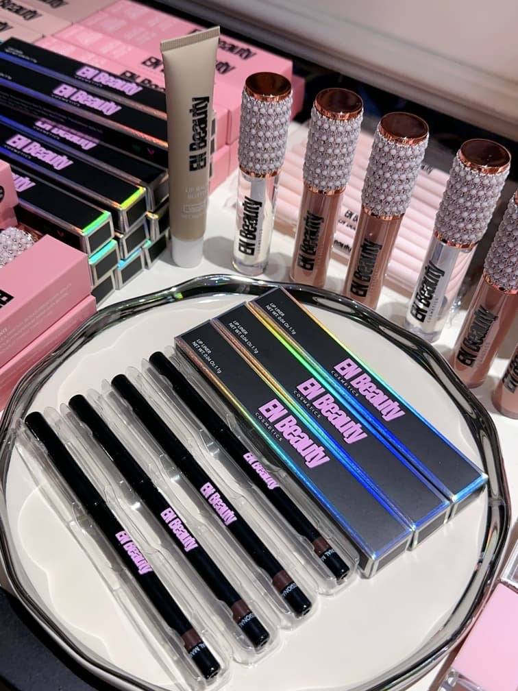Twist-Up Lip Liner